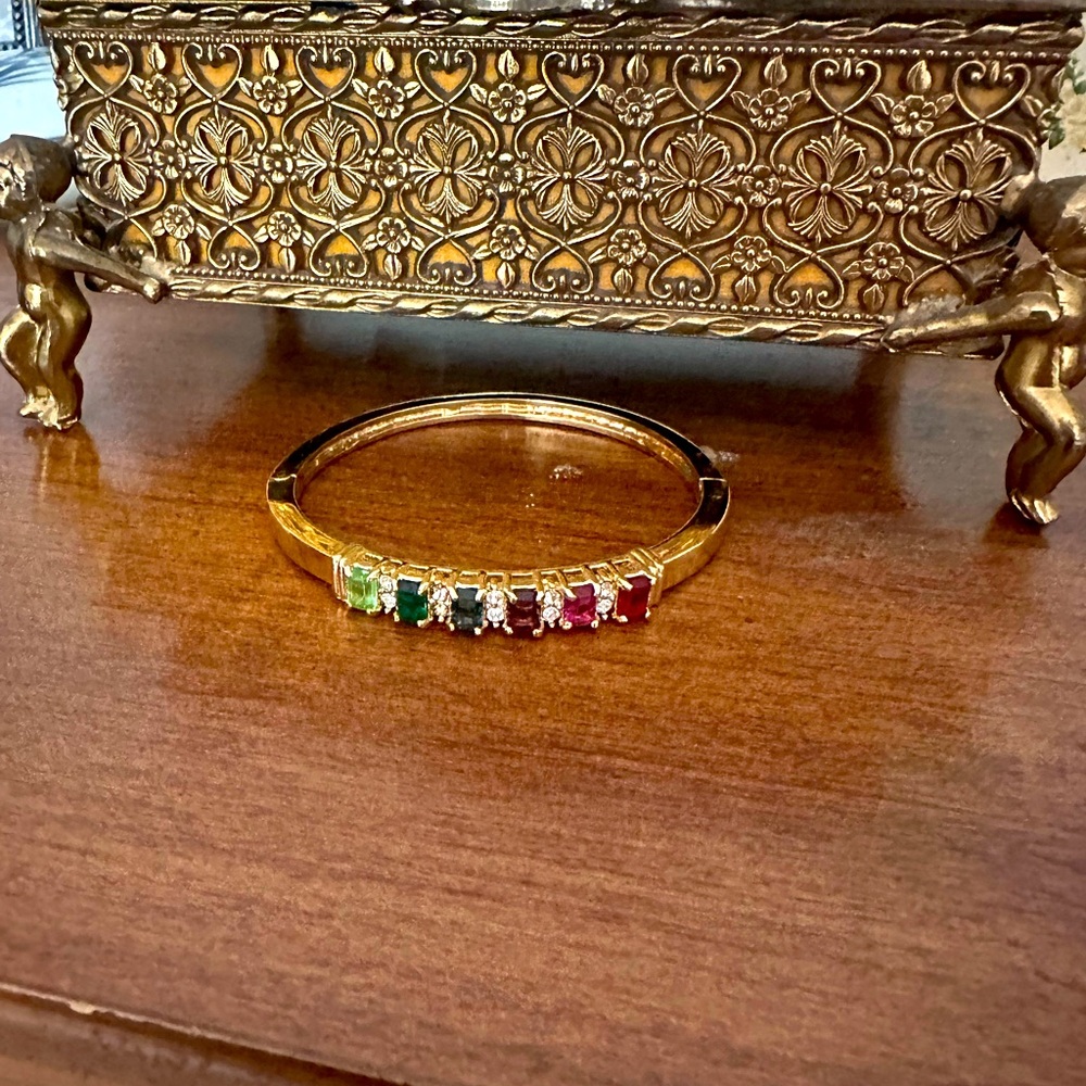 Bangle bracelet with emerald cut gems